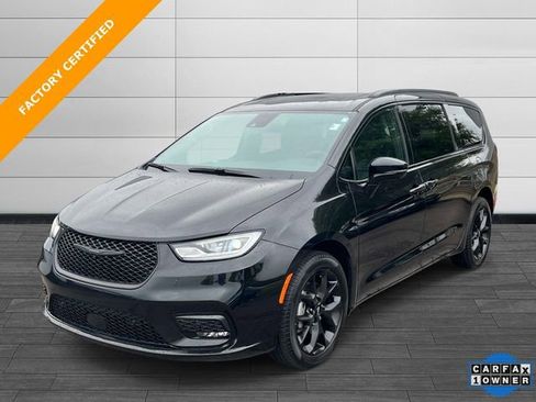 Used 2023 Chrysler Pacifica Limited w/ S Appearance Package AWD/4WD image 8