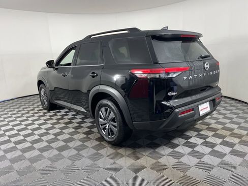 Used 2025 Nissan Pathfinder SV image 14