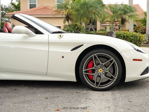 Used 2016 Ferrari California T image 11