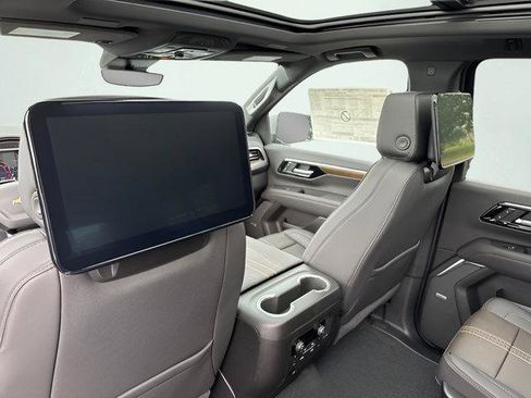 New 2026 Chevrolet Suburban High Country AWD/4WD image 17