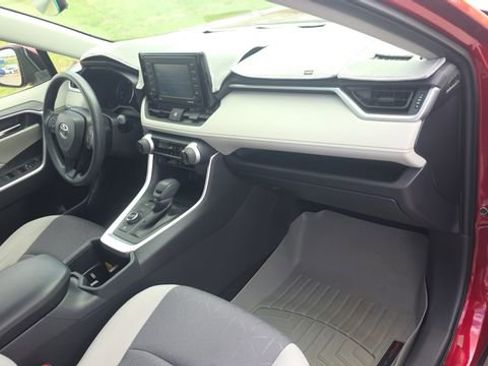 Used 2022 Toyota RAV4 XLE w/ Convenience Package image 29