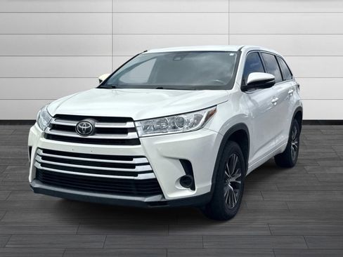 Used 2018 Toyota Highlander LE FWD image 10