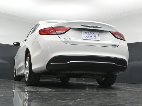 Used 2017 Chrysler 200 Limited Platinum w/ Comfort & Convenience Group FWD image 33