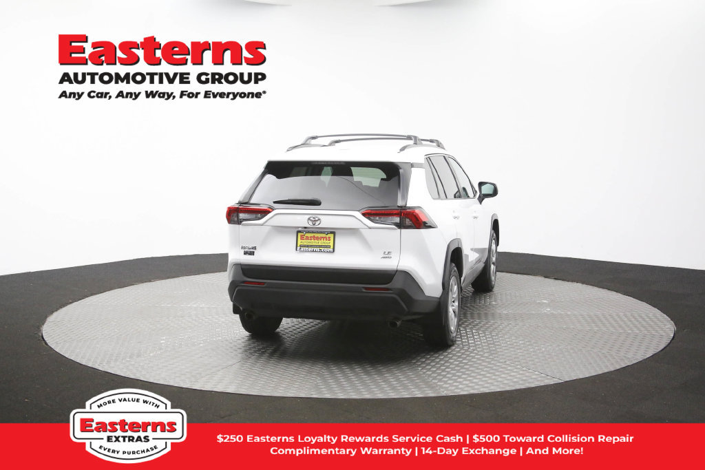 Used 2021 Toyota RAV4 LE AWD/4WD image 39