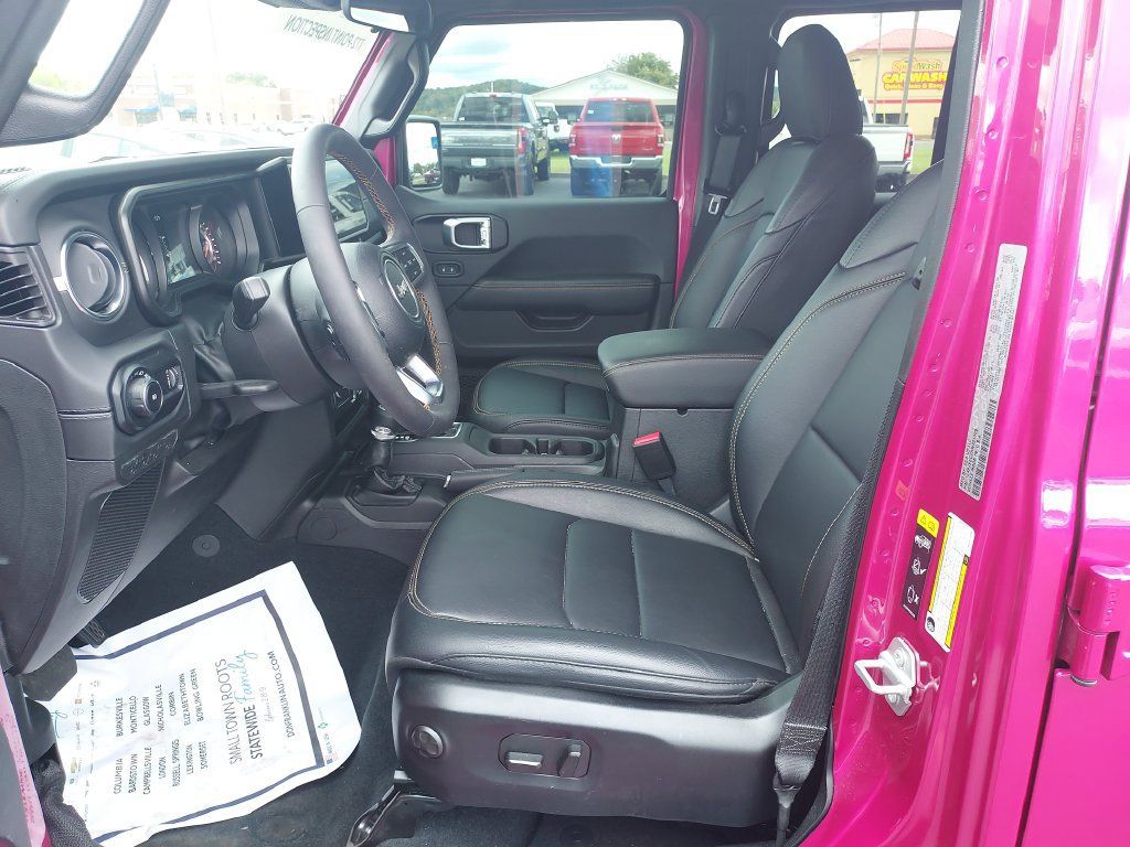 Used 2024 Jeep Wrangler Unlimited Sahara AWD/4WD image 13