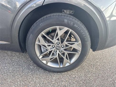 Used 2025 Genesis GV70 2.5T image 11