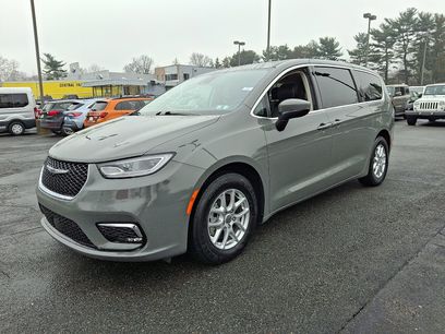 Used 2023 Chrysler Pacifica Touring-L