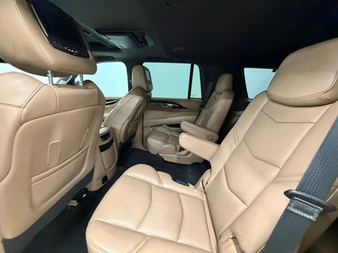 Used 2019 Cadillac Escalade Platinum AWD/4WD image 16