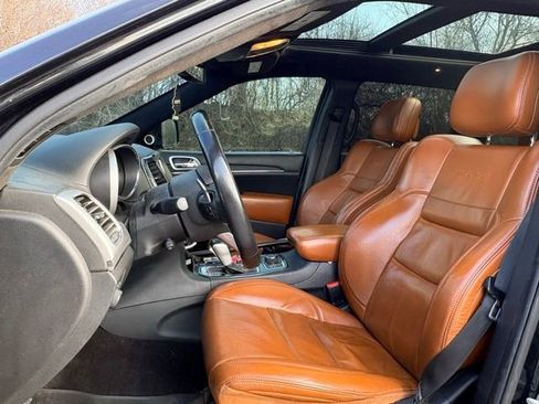 Used 2016 Jeep Grand Cherokee SRT image 9