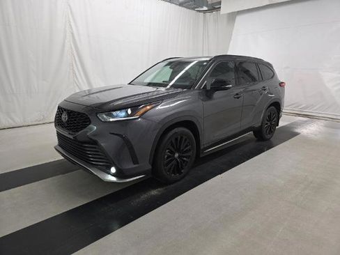 Used 2023 Toyota Highlander XSE AWD/4WD image 3