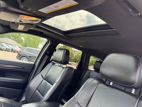 Used 2019 Jeep Grand Cherokee Laredo AWD/4WD image 34