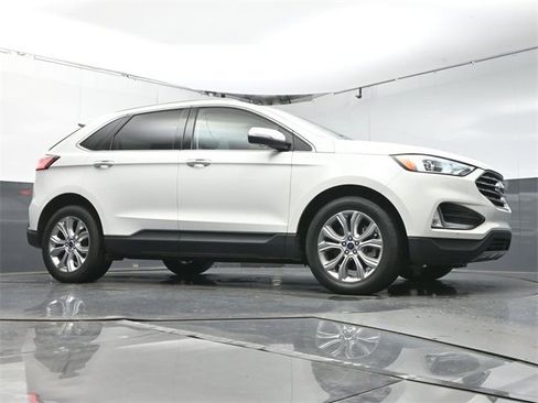 Used 2021 Ford Edge Titanium image 31