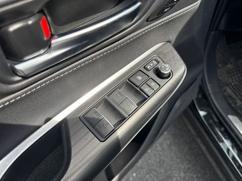 Used 2023 Toyota Venza Nightshade image 25