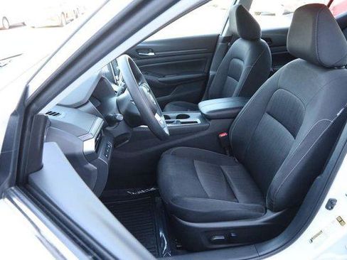 Used 2025 Nissan Altima 2.5 SV image 8