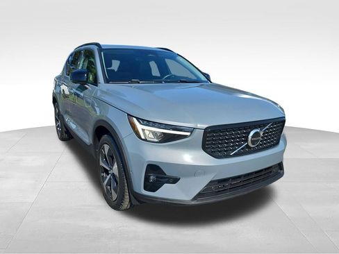 Used 2023 Volvo XC40 B4 Ultimate FWD image 8
