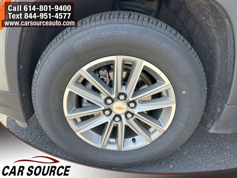 Used 2022 Chevrolet Traverse LT FWD image 22