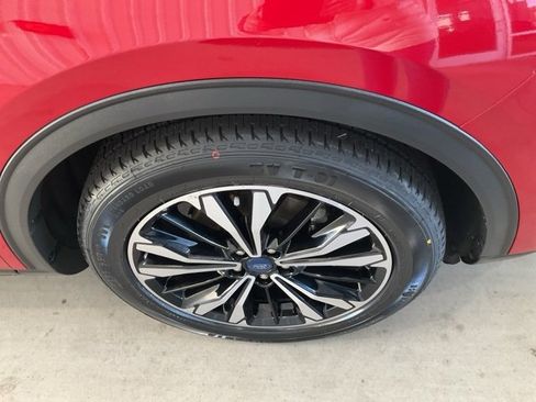 Used 2022 Ford Escape SE w/ SE Sport Appearance Package image 28