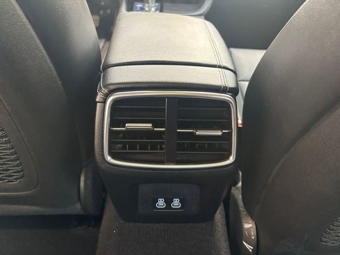 Used 2025 Genesis G70 2.5T image 24