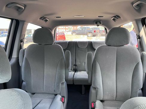 Used 2012 Kia Sedona EX image 16