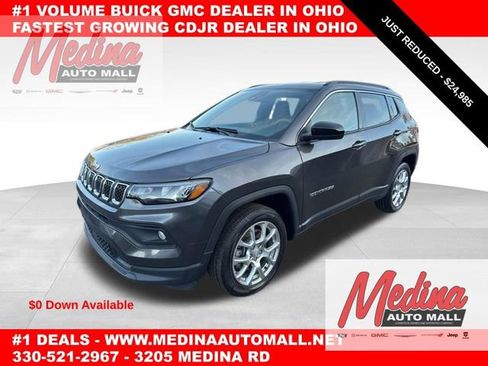 Used 2023 Jeep Compass Latitude image 1