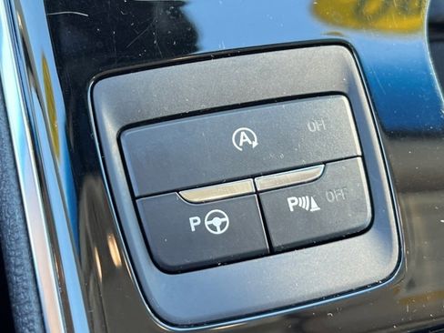 Used 2020 Ford Edge Titanium w/ Equipment Group 301A image 25