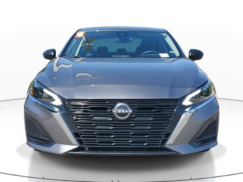 Used 2024 Nissan Altima 2.5 SV FWD image 2