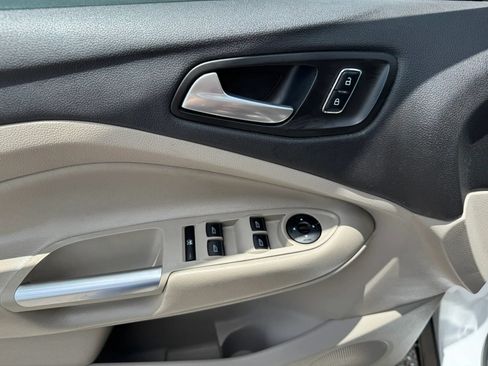Used 2015 Ford Escape SE w/ Equipment Group 201A FWD image 16