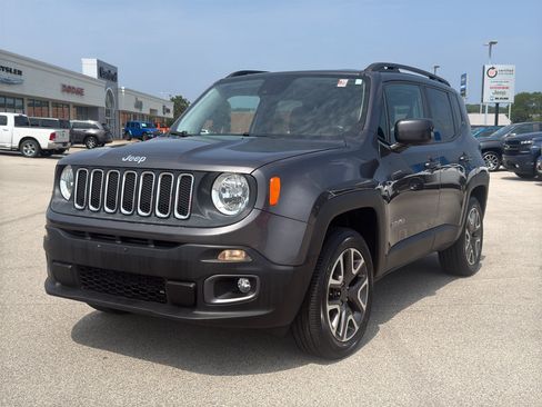 Used 2017 Jeep Renegade Latitude AWD/4WD image 2