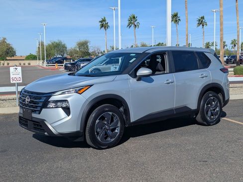 Certified 2025 Nissan Rogue SV image 2