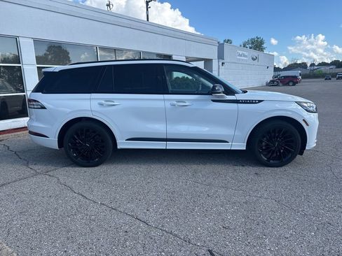 Used 2025 Lincoln Aviator Reserve w/ Equipment Group 201A image 2