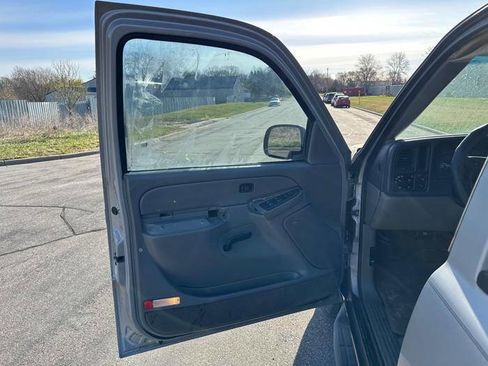 Used 2005 Chevrolet Tahoe LS w/ Preferred Equipment Group image 21