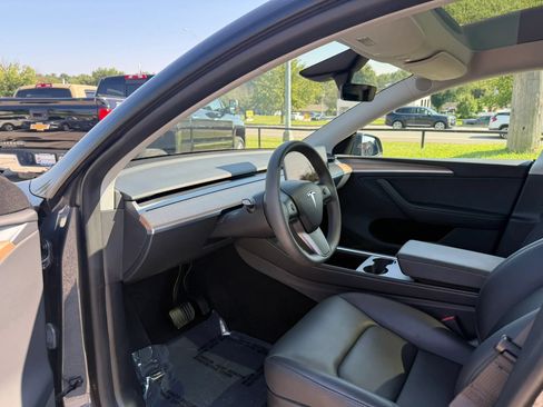 Used 2023 Tesla Model Y Long Range AWD/4WD image 16