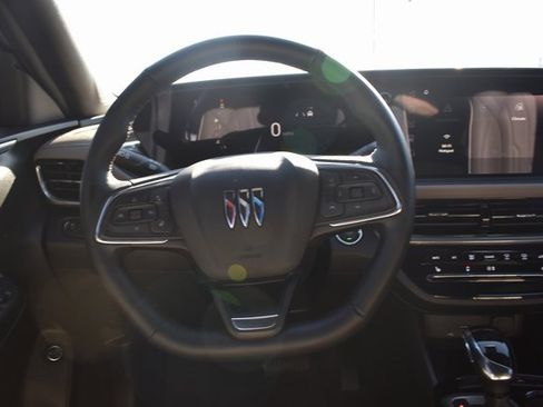 Used 2024 Buick Envista Avenir image 17