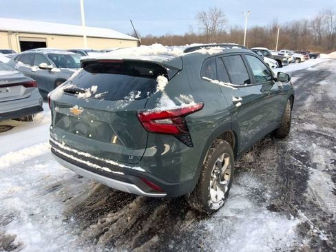 Used 2025 Chevrolet Trax LT w/ LT Convenience Package image 7