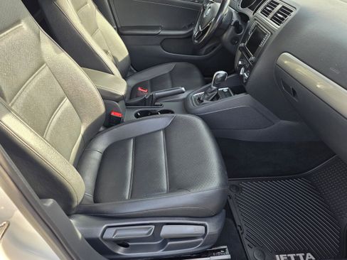 Used 2017 Volkswagen Jetta SE image 26