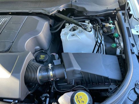 Used 2020 Land Rover Discovery SE image 33