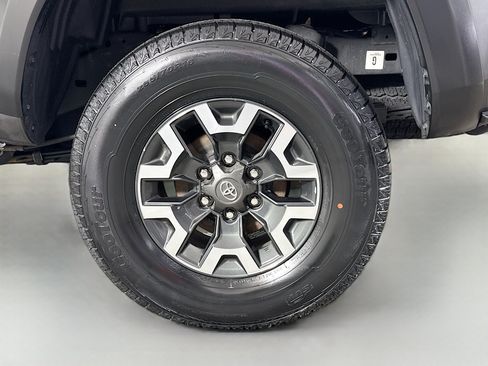 Certified 2023 Toyota Tacoma TRD Off-Road AWD/4WD image 28