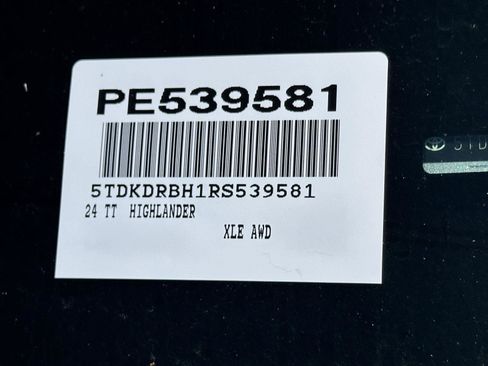 Used 2024 Toyota Highlander XLE AWD/4WD image 15