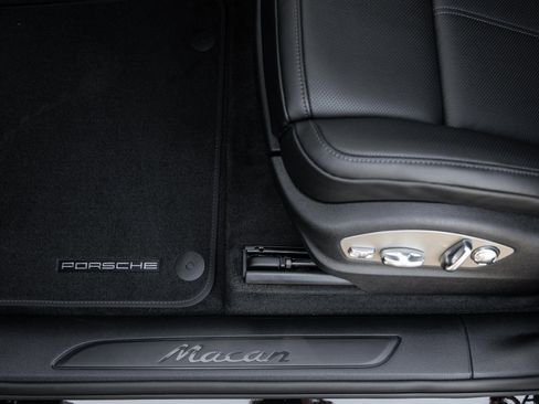 Certified 2026 Porsche Macan image 21