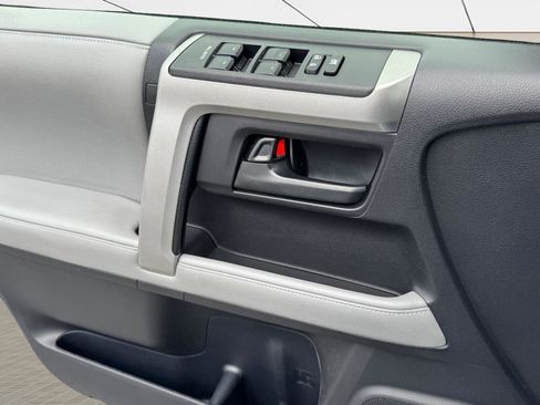 Used 2013 Toyota 4Runner SR5 w/ Convenience Pkg image 17