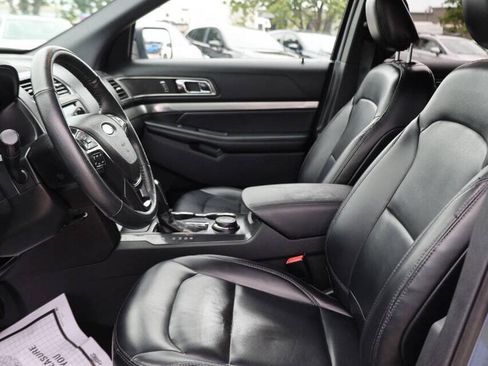 Used 2019 Ford Explorer XLT w/ Equipment Group 202A AWD/4WD image 13