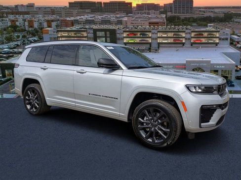 New 2026 Jeep Grand Cherokee L Limited AWD/4WD image 1