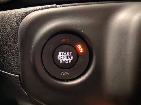 Used 2021 Jeep Gladiator Overland AWD/4WD image 31