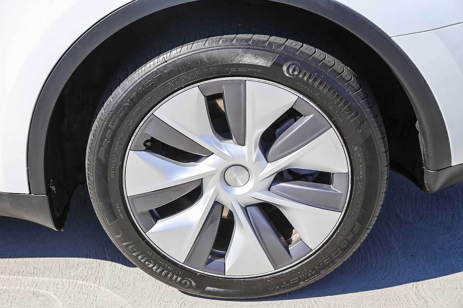 Used 2023 Tesla Model Y Long Range AWD/4WD image 10