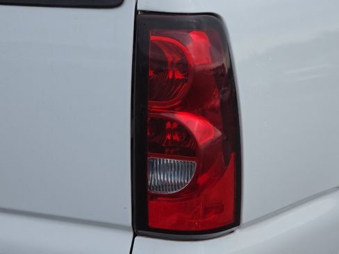 Used 2006 Chevrolet Silverado 2500 LT w/ Heavy-Duty Power Package image 45