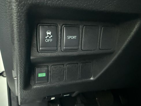 Used 2016 Nissan Rogue SV image 30