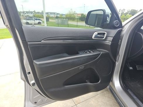 Used 2020 Jeep Grand Cherokee Limited w/ Luxury Group II RWD image 18