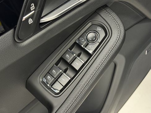 Certified 2024 Porsche Macan AWD/4WD image 28