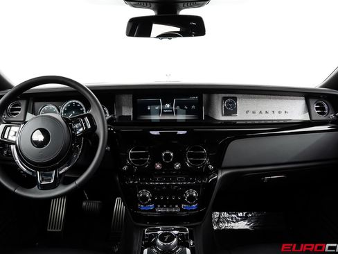 Used 2022 Rolls-Royce Phantom Sedan RWD image 28
