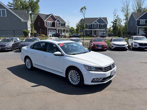 Used 2017 Volkswagen Passat 1.8T SE FWD image 4